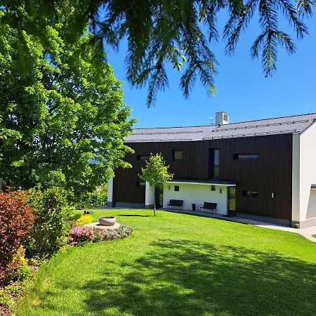 Apartament 769 *
